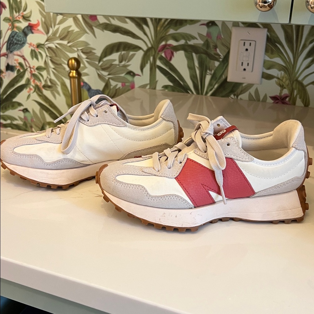 New balance women size 6 sneakers - Picture 3 of 6